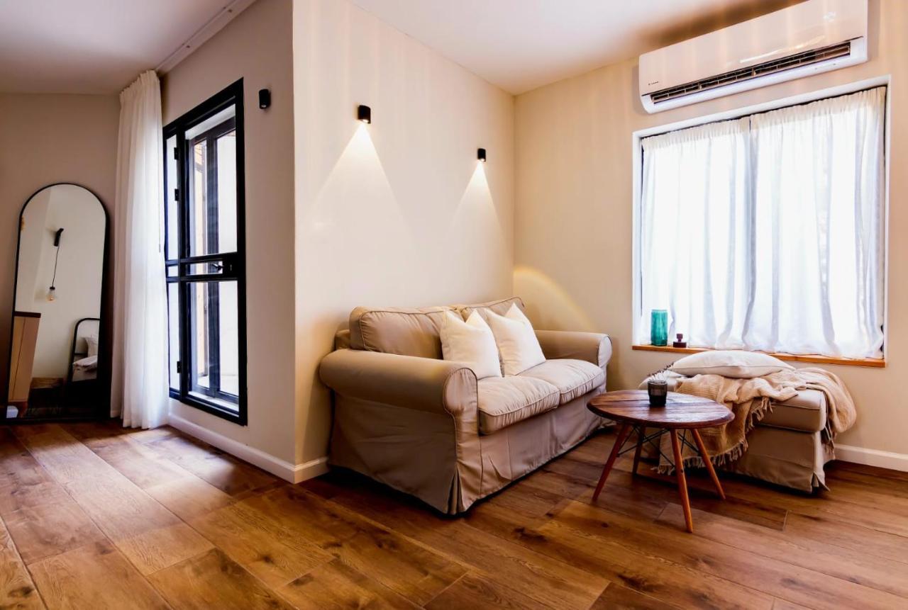 Jabotinsky 37 Bed and Breakfast Zikhron Ya'akov Exteriör bild