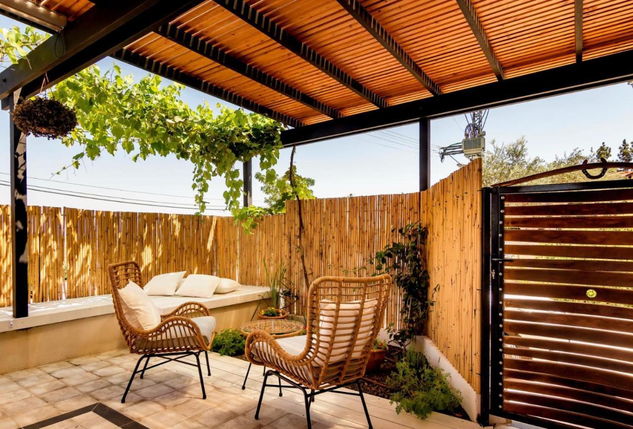 Jabotinsky 37 Bed and Breakfast Zikhron Ya'akov Exteriör bild