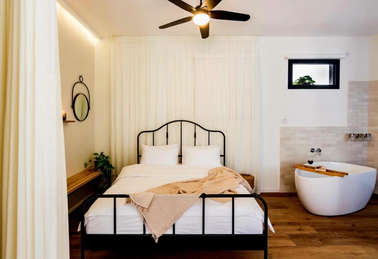 Jabotinsky 37 Bed and Breakfast Zikhron Ya'akov Exteriör bild