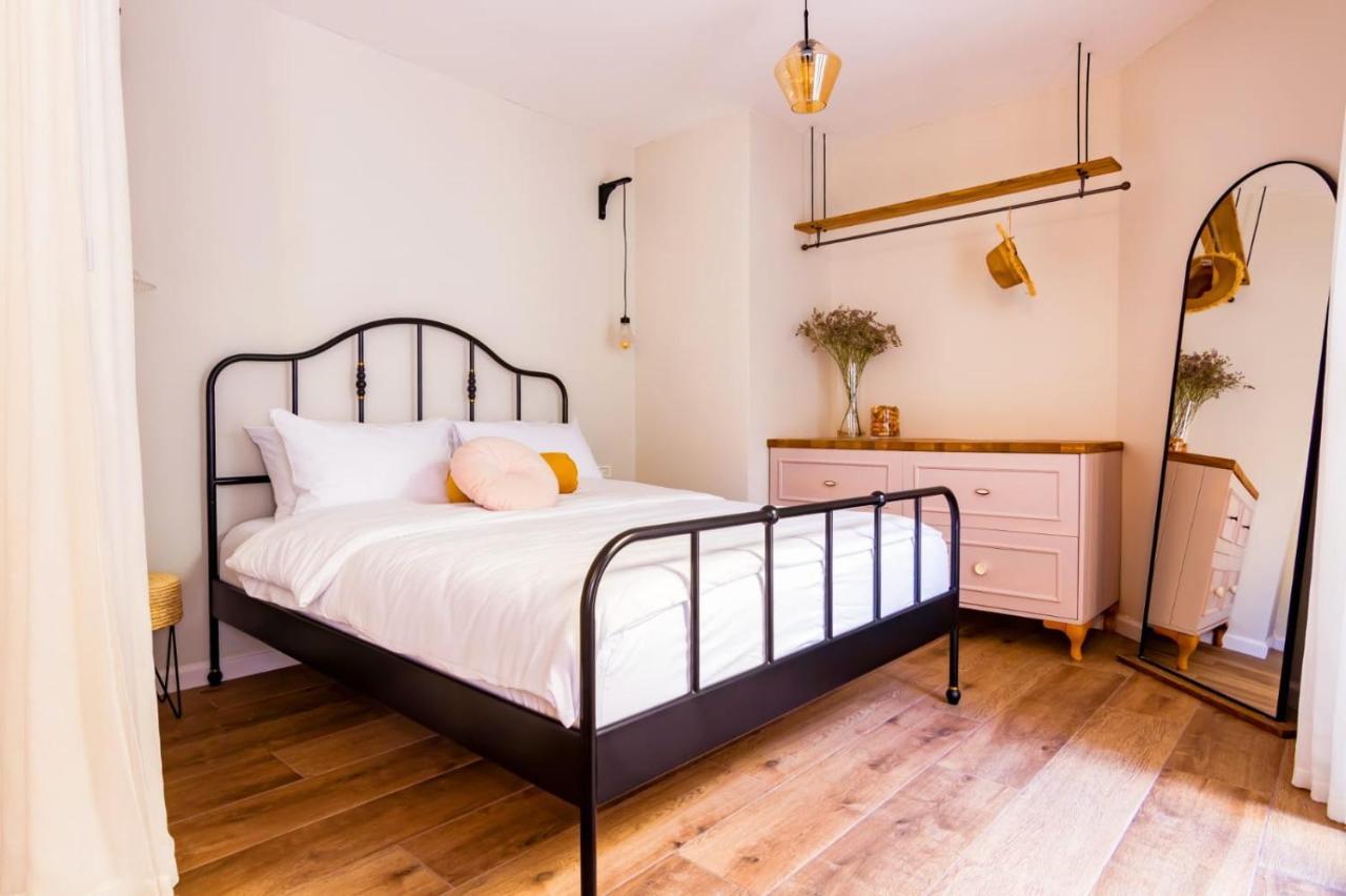 Jabotinsky 37 Bed and Breakfast Zikhron Ya'akov Exteriör bild