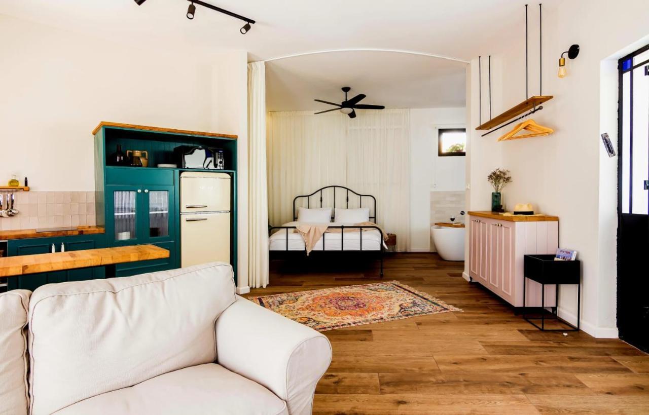 Jabotinsky 37 Bed and Breakfast Zikhron Ya'akov Exteriör bild